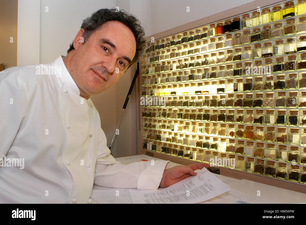 Ferran Adrià Acosta est un chef Catalan Né le 14 mai 1962 à l'Hospitalet de Llobregat (Barcelone, Catalogne). Il était le chef de la 'El Bulli' Banque D'Images