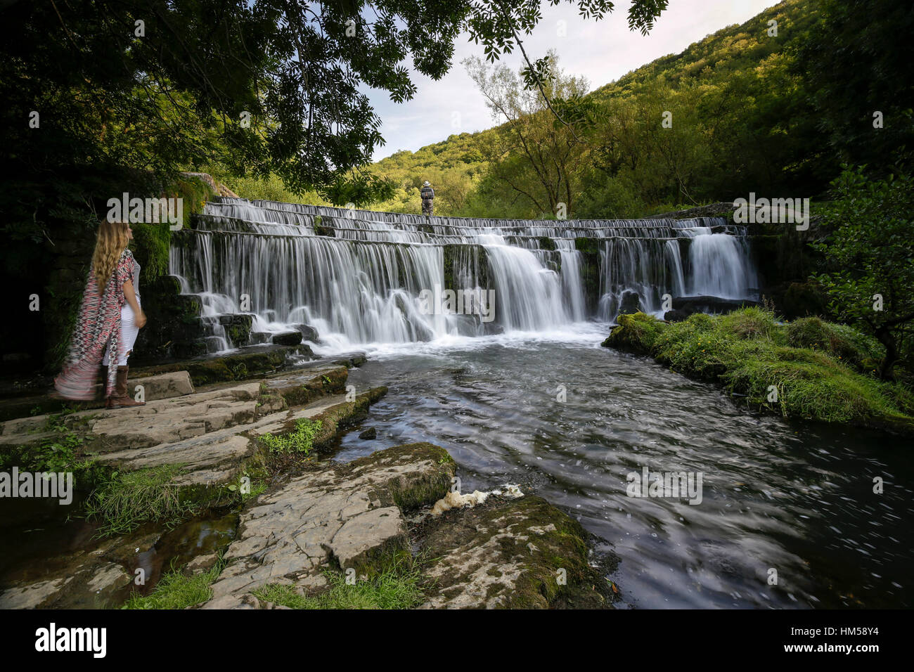 Cascade sur la rivière Wye dans le Derbyshire, Angleterre Banque D'Images