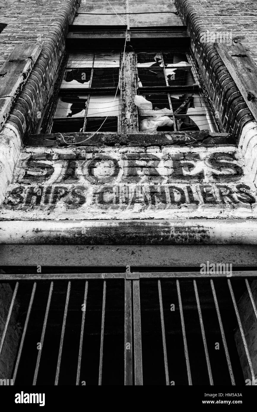Bâtiments commerciaux historiques montrent la patine de l'âge à Liverpool Banque D'Images