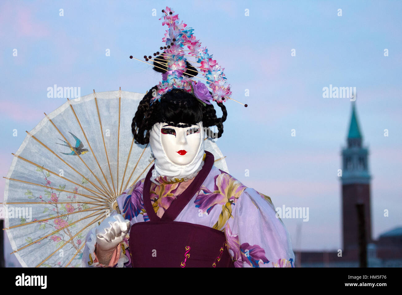 Habillés traditionnels femme sur la place San Marco à Venise pendant le carnaval Banque D'Images