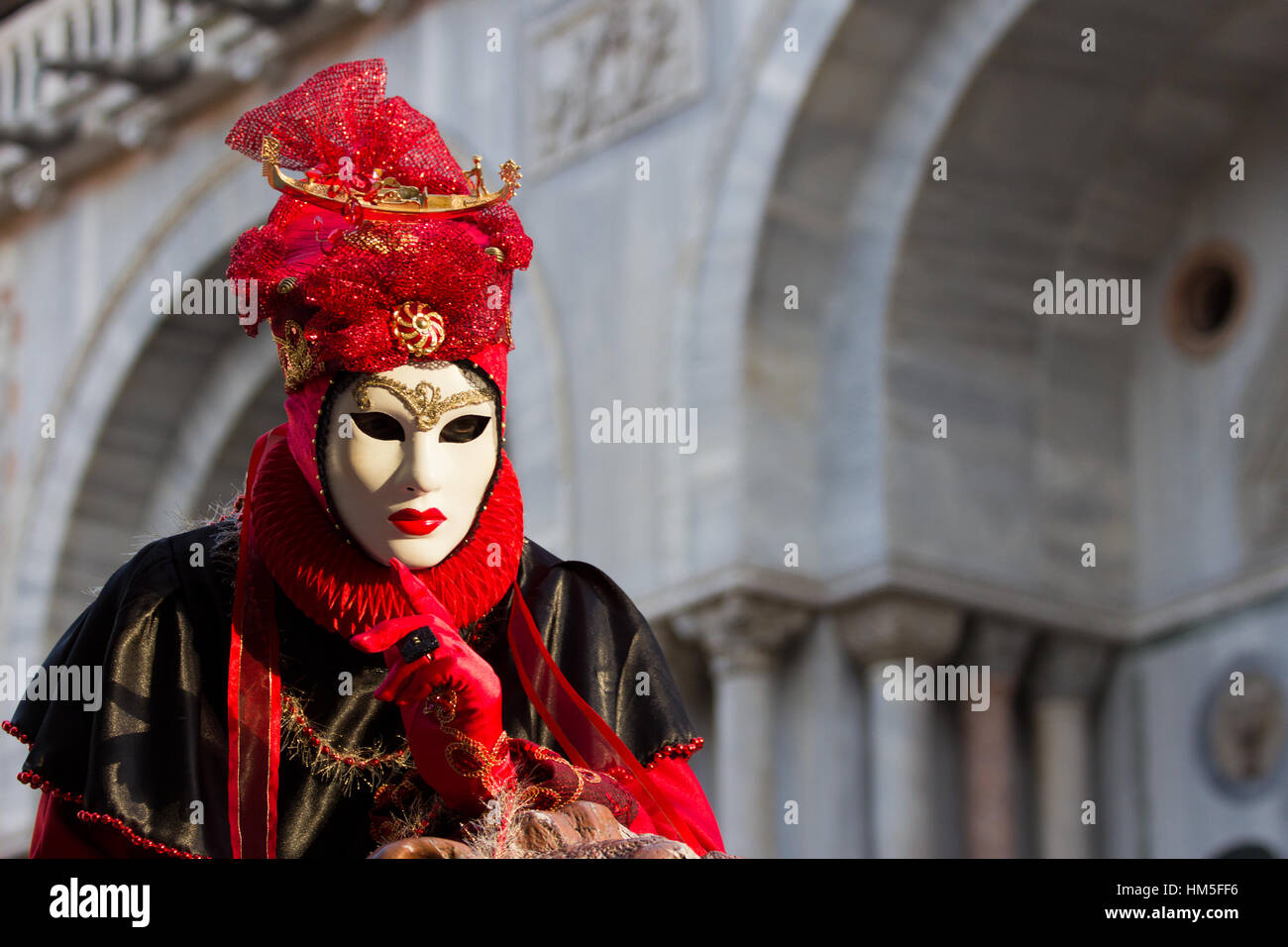 Venise - 6 février : personne en costume sur la Piazza San Marco au cours de Carnaval de Venise, le 6 février 2013, à Venise, Italie. Cette année, le carnaval était h Banque D'Images