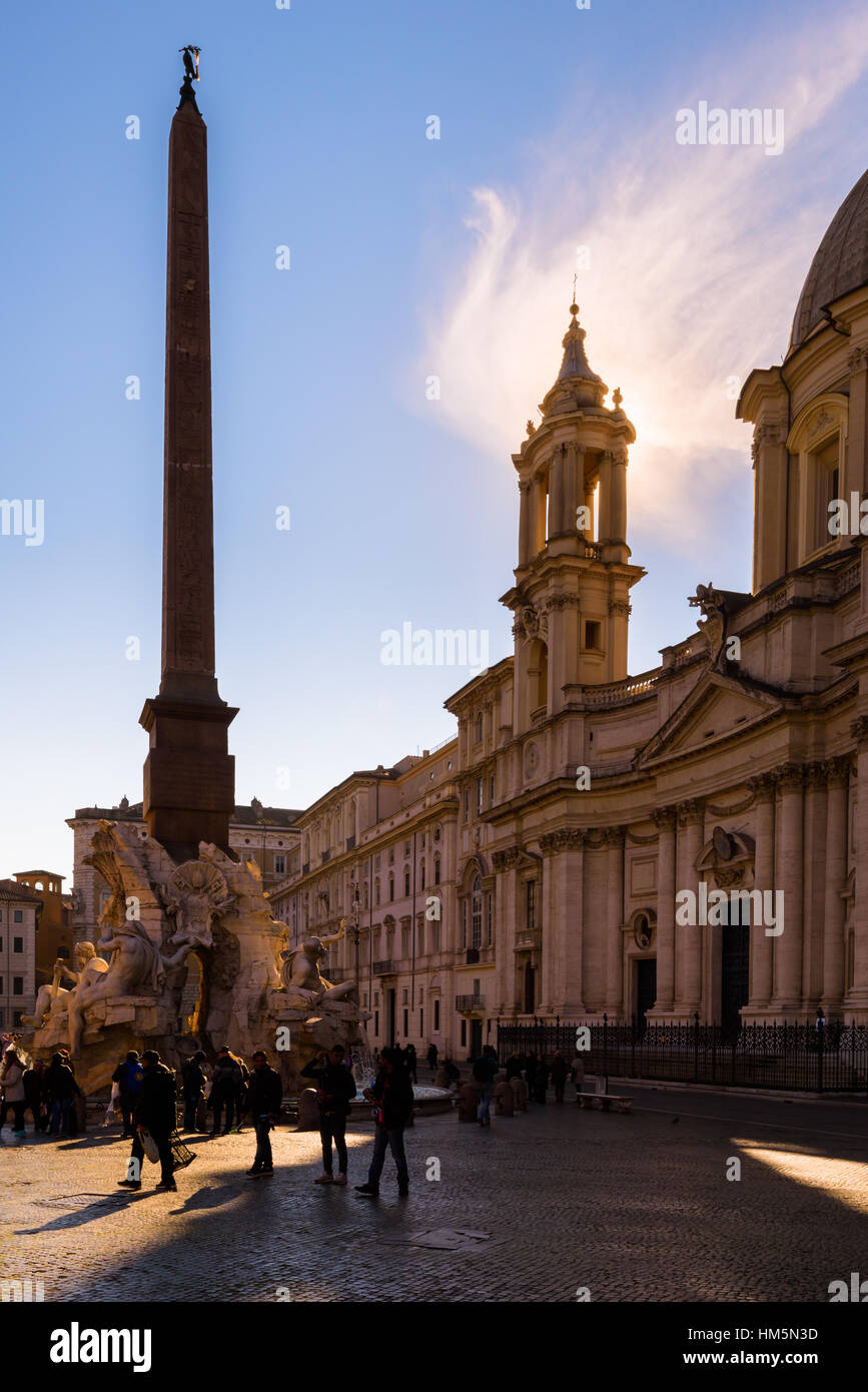 La place Navone à Rome, Italie, à l'origine connu comme 'Circus Agonalis'. Dans le centre est Fontana dei Quattro Fiumi fontaine par Bernini Banque D'Images