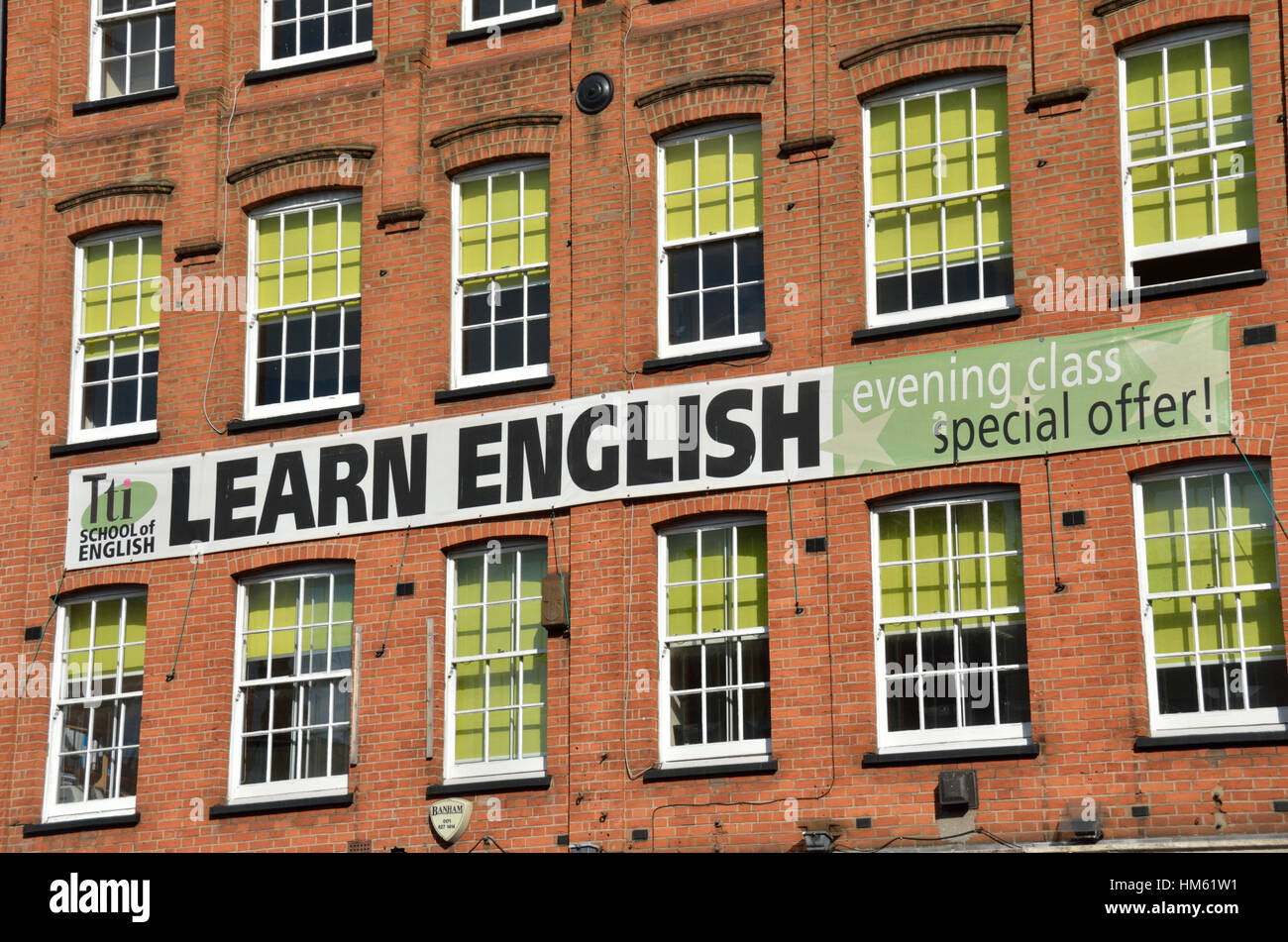 Apprendre l'anglais à l'extérieur du collège de bannière Banque D'Images