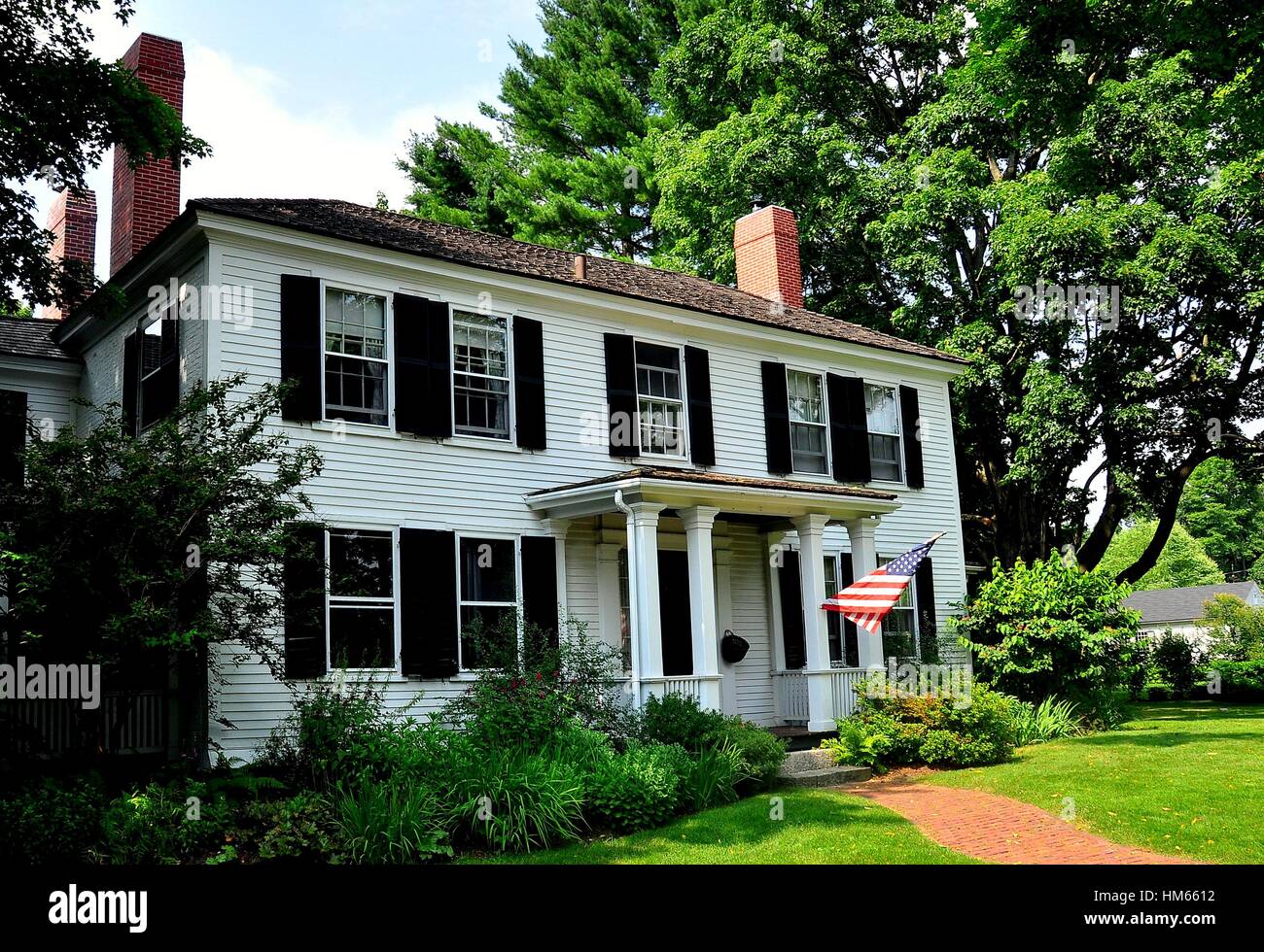 Lexington, Massachusetts - le 10 juillet 2013 : 18e siècle maison coloniale en face de la place du village où les premiers coups de la Révolution américaine étaient Banque D'Images