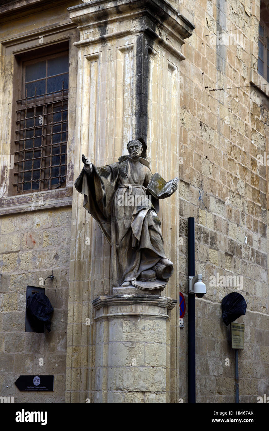 François d'assissi statue sculpture coin de rue rue La Valette Malte religion religieux iconographie catholique monde RM Banque D'Images