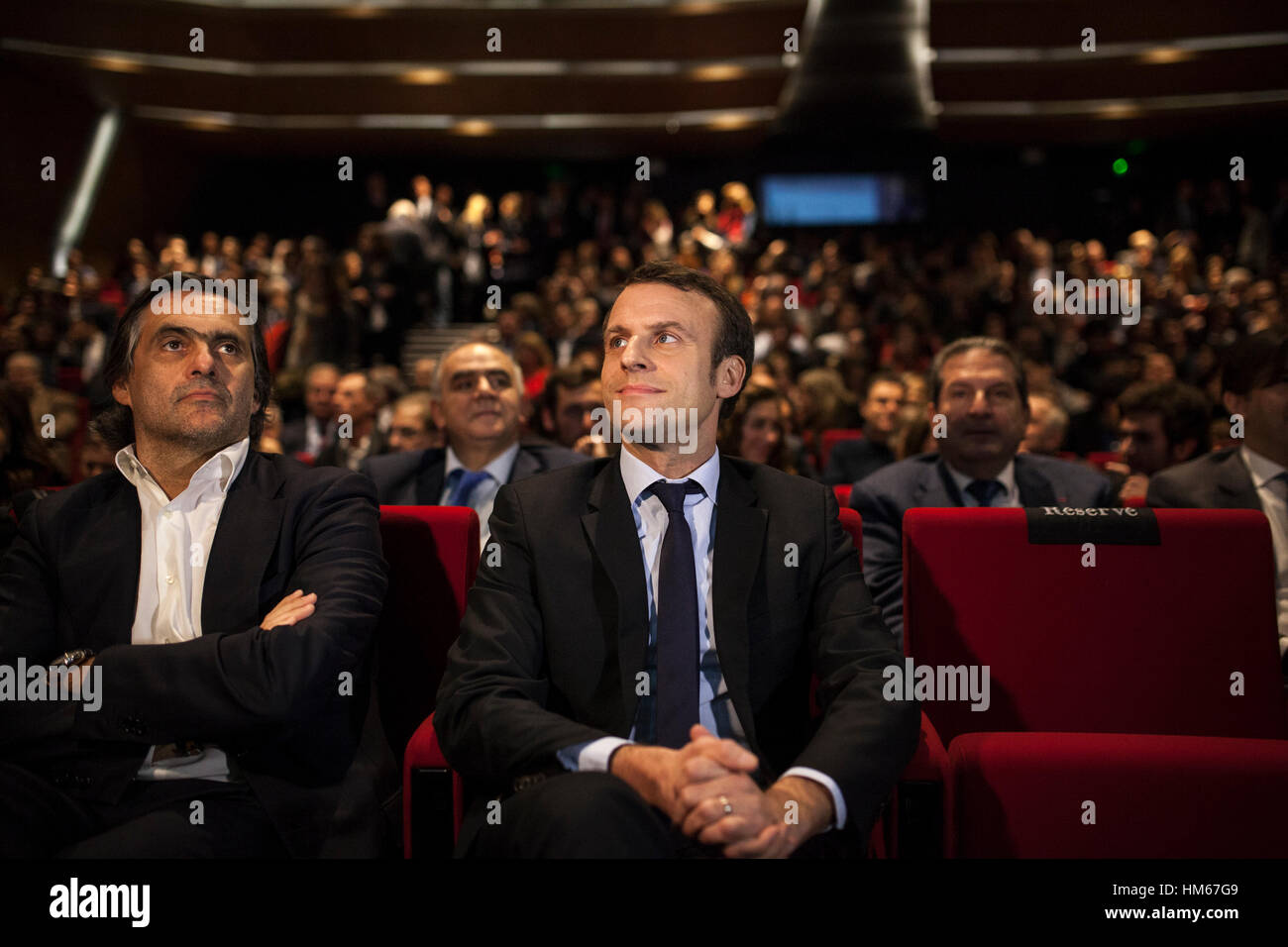 Emmanuel Macron dans Beyrouth, LIBAN - Beyrouth - Liban / Emmanuel Macron, candidate à l'élection présidentielle française en avril 2017 avec son mouvement 'en marche !", au cours d'une réunion avec la communauté économique française et à l'ESA (Ecole supérieure des affaires, un projet de coopération franco-libanais) sur le thème : "La France, une révolution Le développement économique et social pour le 21e siècle ' Emmanuel Macron s'est rendu à Beyrouth pour se réunir le 24 janvier 2017, Michel Aoun au président de la République libanaise, Saad Hariri le Premier ministre libanais. - Bilal Tarabey / Le Pictorium Banque D'Images