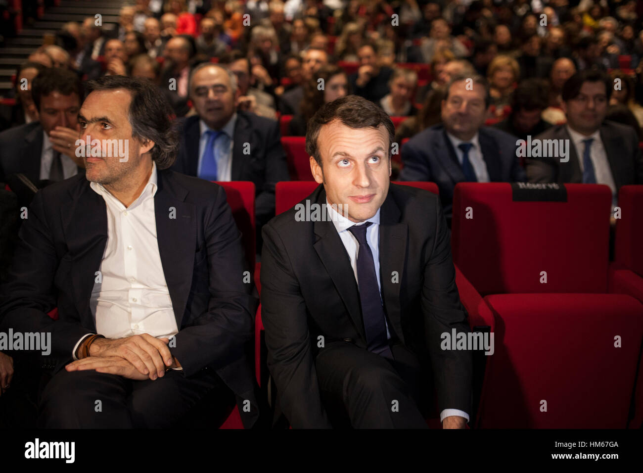 Emmanuel Macron dans Beyrouth, LIBAN - Beyrouth - Liban / Emmanuel Macron, candidate à l'élection présidentielle française en avril 2017 avec son mouvement 'en marche !", au cours d'une réunion avec la communauté économique française et à l'ESA (Ecole supérieure des affaires, un projet de coopération franco-libanais) sur le thème : "La France, une révolution Le développement économique et social pour le 21e siècle ' Emmanuel Macron s'est rendu à Beyrouth pour se réunir le 24 janvier 2017, Michel Aoun au président de la République libanaise, Saad Hariri le Premier ministre libanais. - Bilal Tarabey / Le Pictorium Banque D'Images