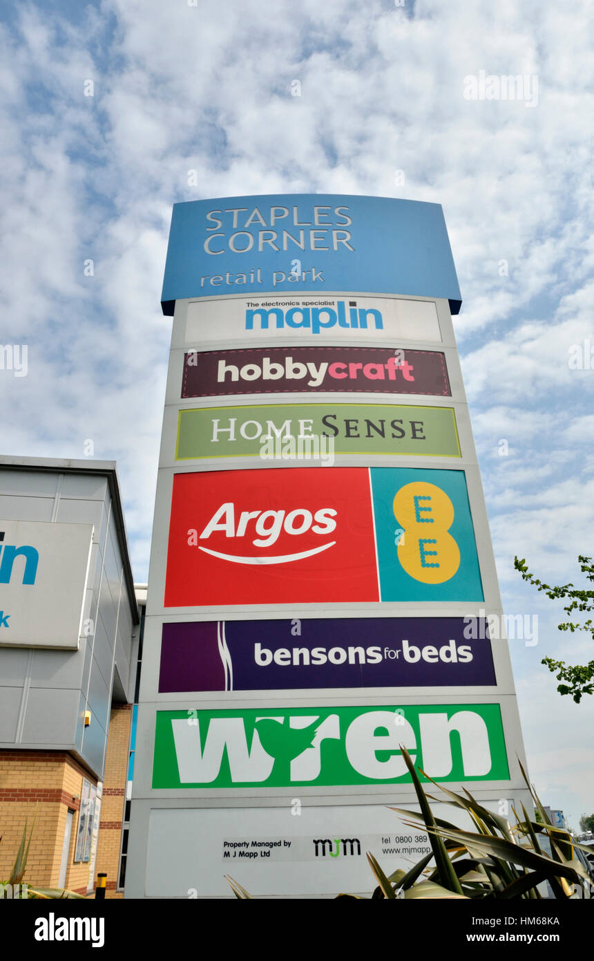 Staples Corner Retail Park sign, Londres, Royaume-Uni Banque D'Images