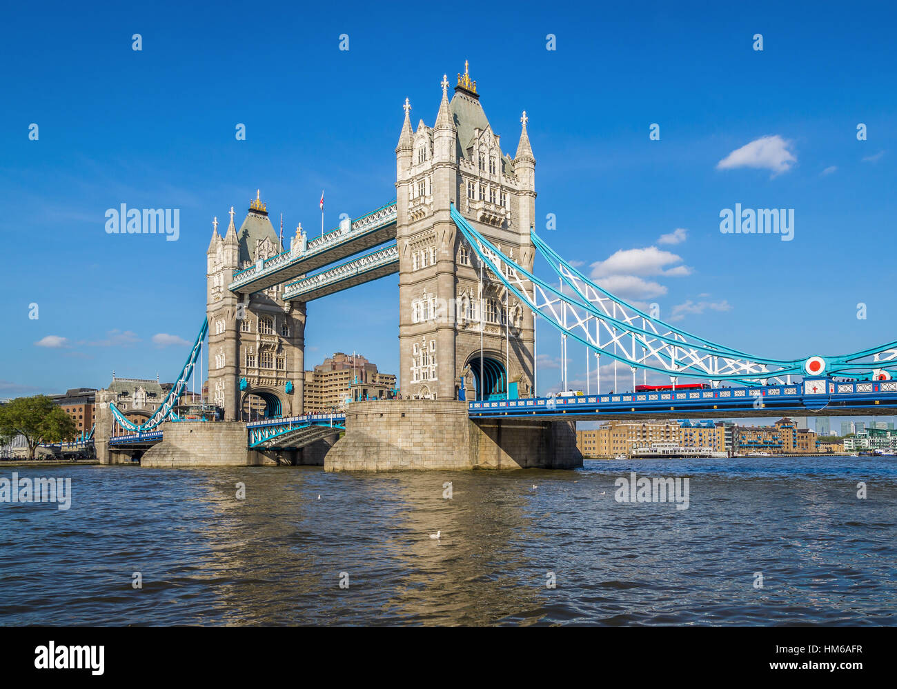 London Tower Bridge sur la Tamise Banque D'Images