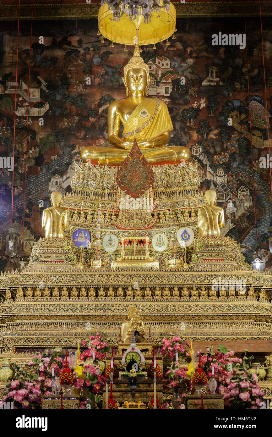 Statue du Bouddha d'or de Wat Pho Banque D'Images