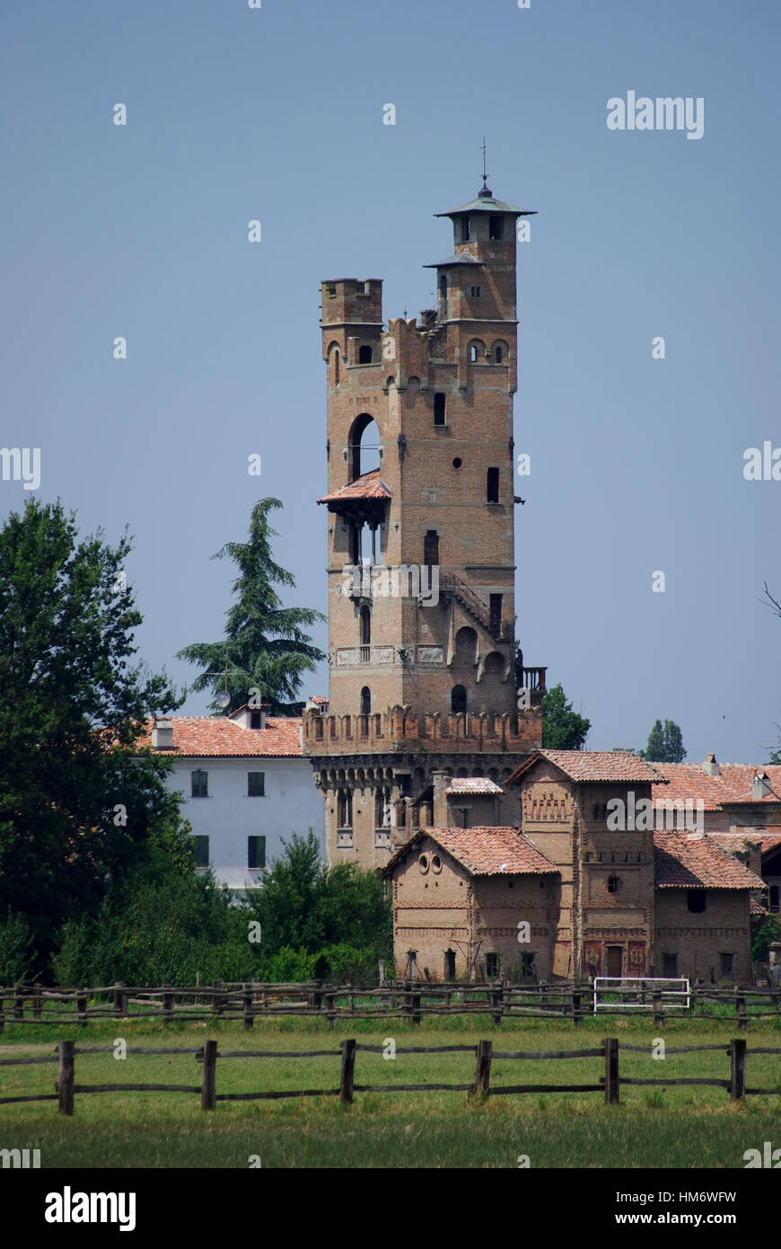 Château médiéval près de Tortona (Italie). Banque D'Images