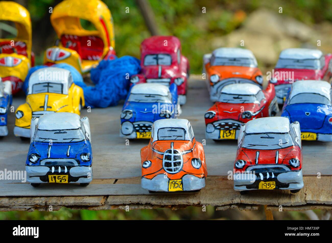Souvenirs de voitures vintage miniature, à Cuba. Banque D'Images