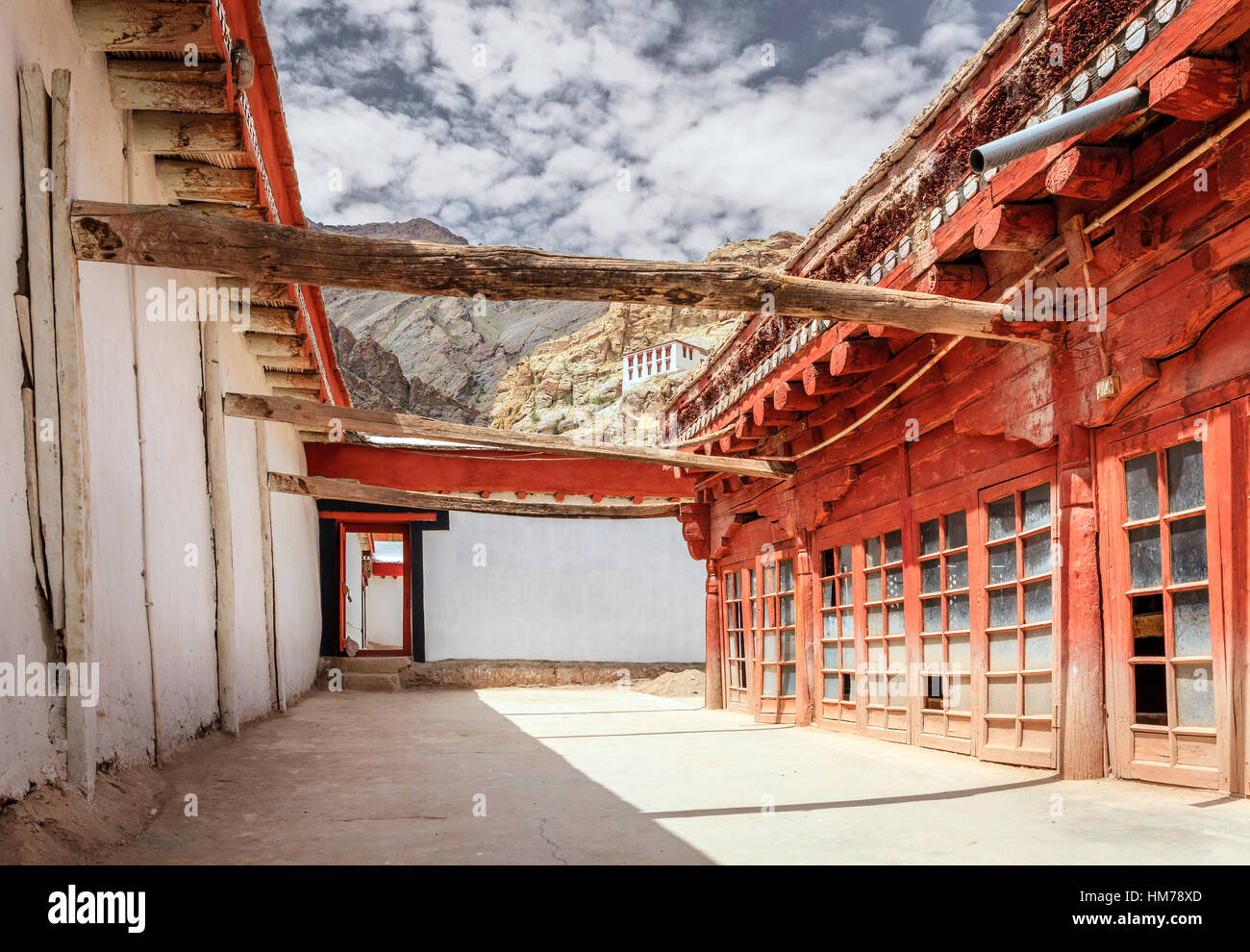 Moines trimestres dans Thiksay monastère du Ladakh, au Cachemire, en Inde Banque D'Images