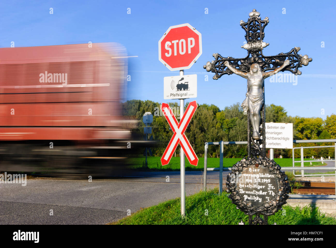 Langenlois : passage à la croix commémorative pour accident de la circulation, Waldviertel, Niederösterreich, Basse Autriche, Autriche Banque D'Images