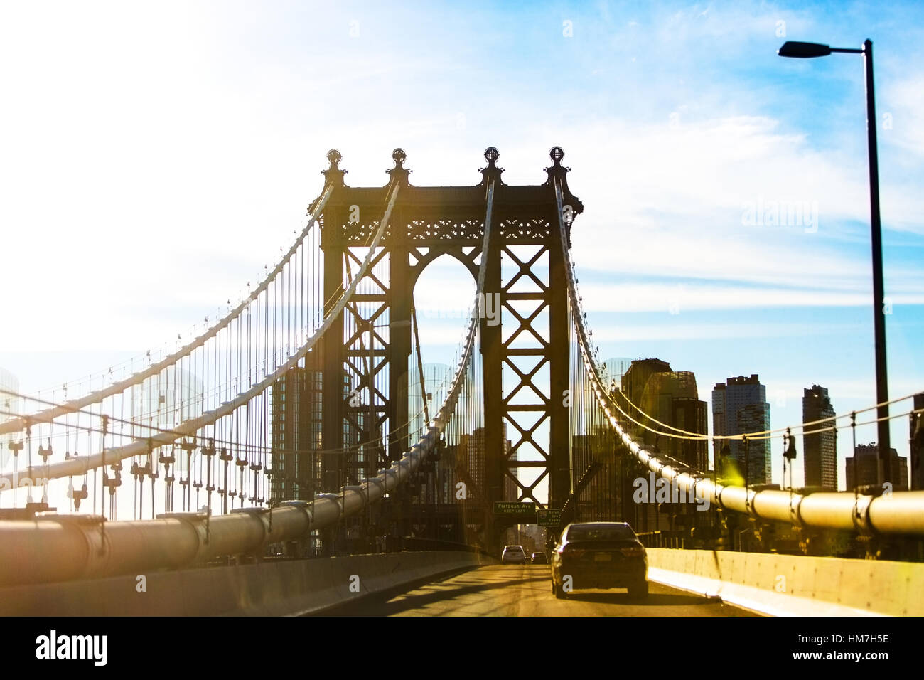 USA, New York, New York City, bleu ciel au-dessus de pont de Brooklyn Banque D'Images