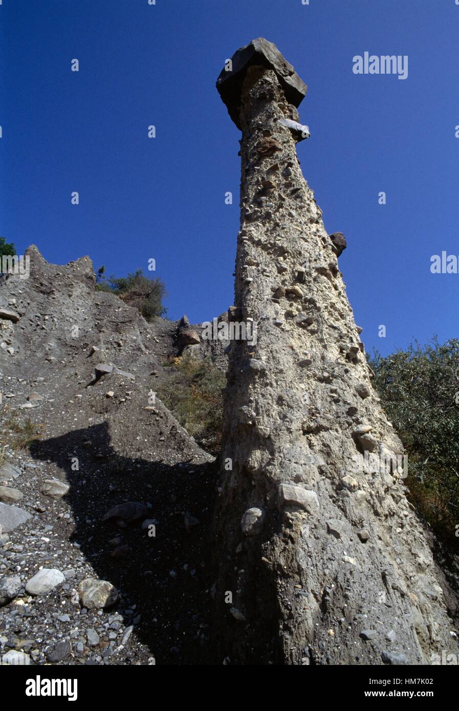 Demoiselles Coiffees Montagnes En Forme De Champignon