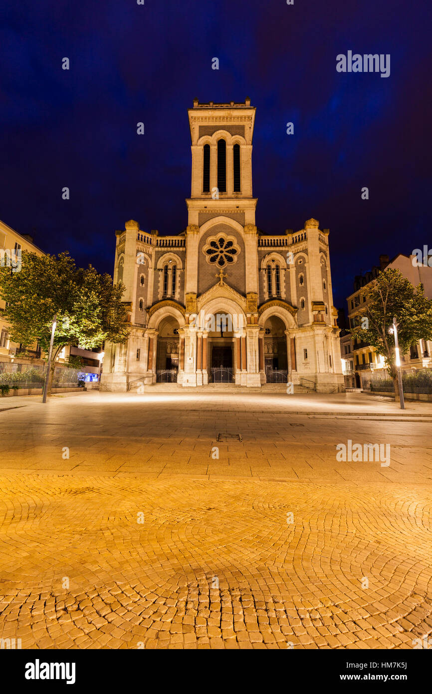 La France, l'Auvergne-Rhone-Alpes, Saint-Etienne, Saint-Charles-de-Borrome de nuit Cathédrale Banque D'Images