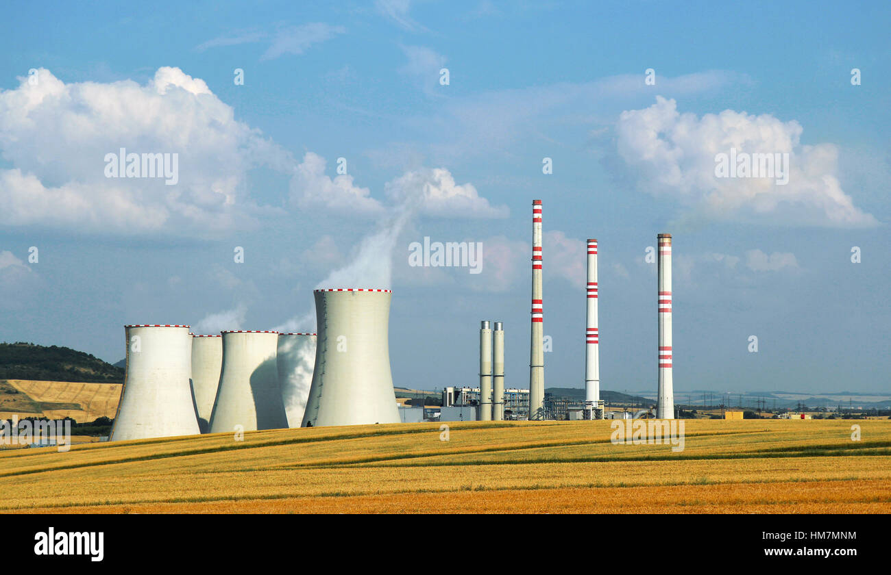 Paysage avec de la centrale d'un bâtiment industriel Banque D'Images