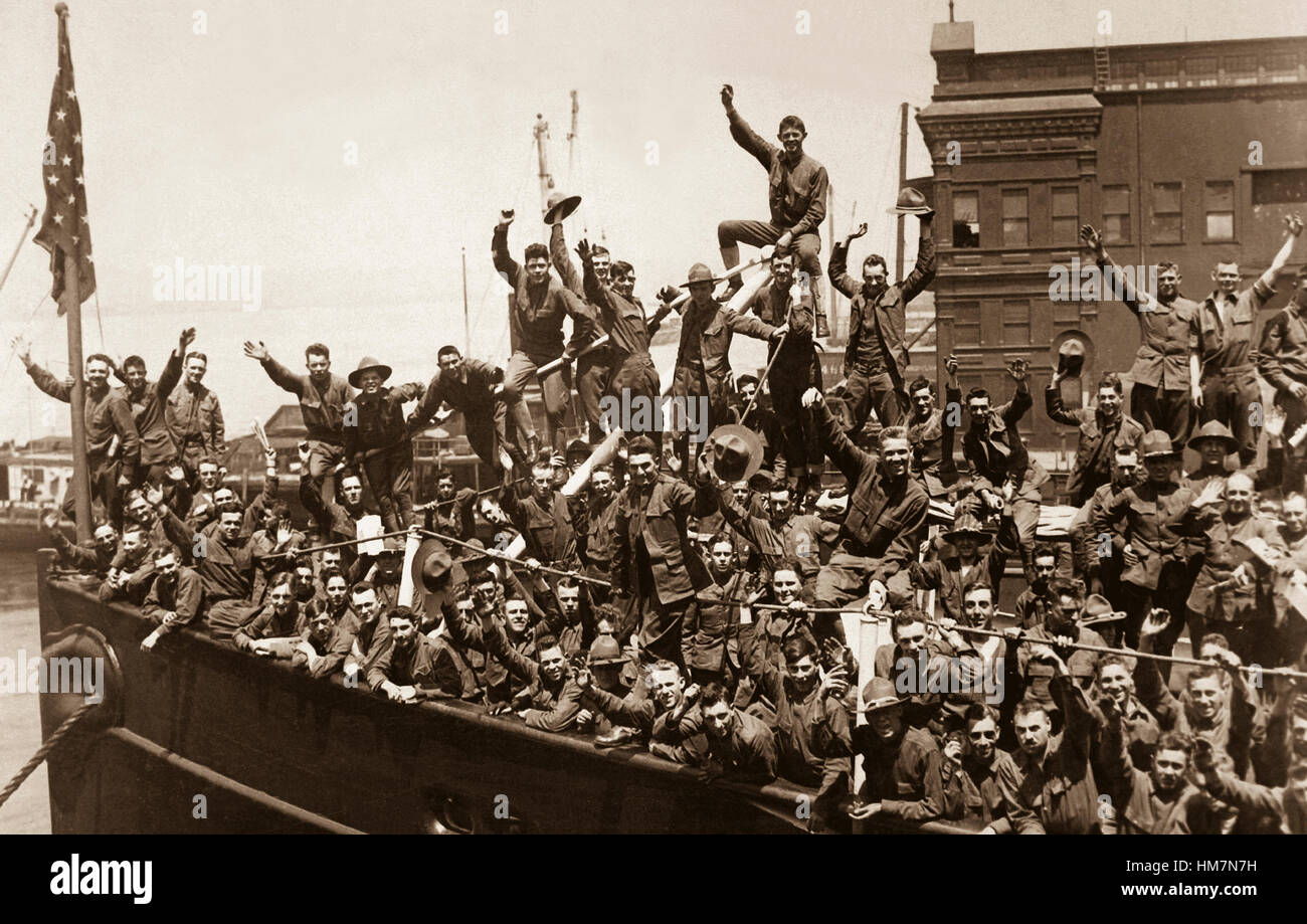 Les troupes américaines de troupes à bord d'un navire à destination de la France. 1917. Banque D'Images