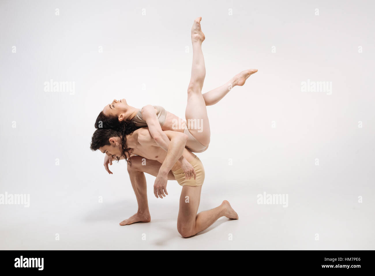 Danseurs de Ballet inventive montrant leurs idées créatives à l'auditoire Banque D'Images