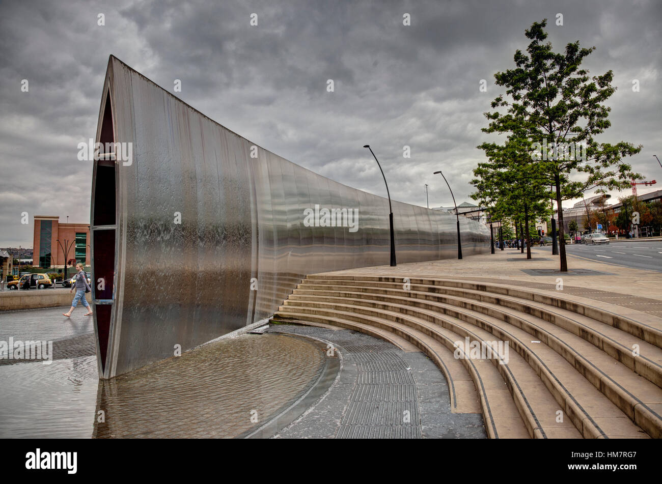 Sculpture en acier à la place de la Gerbe, près de Sheffield Midland Station, connue comme l'avant-garde'. Image HDR. Banque D'Images