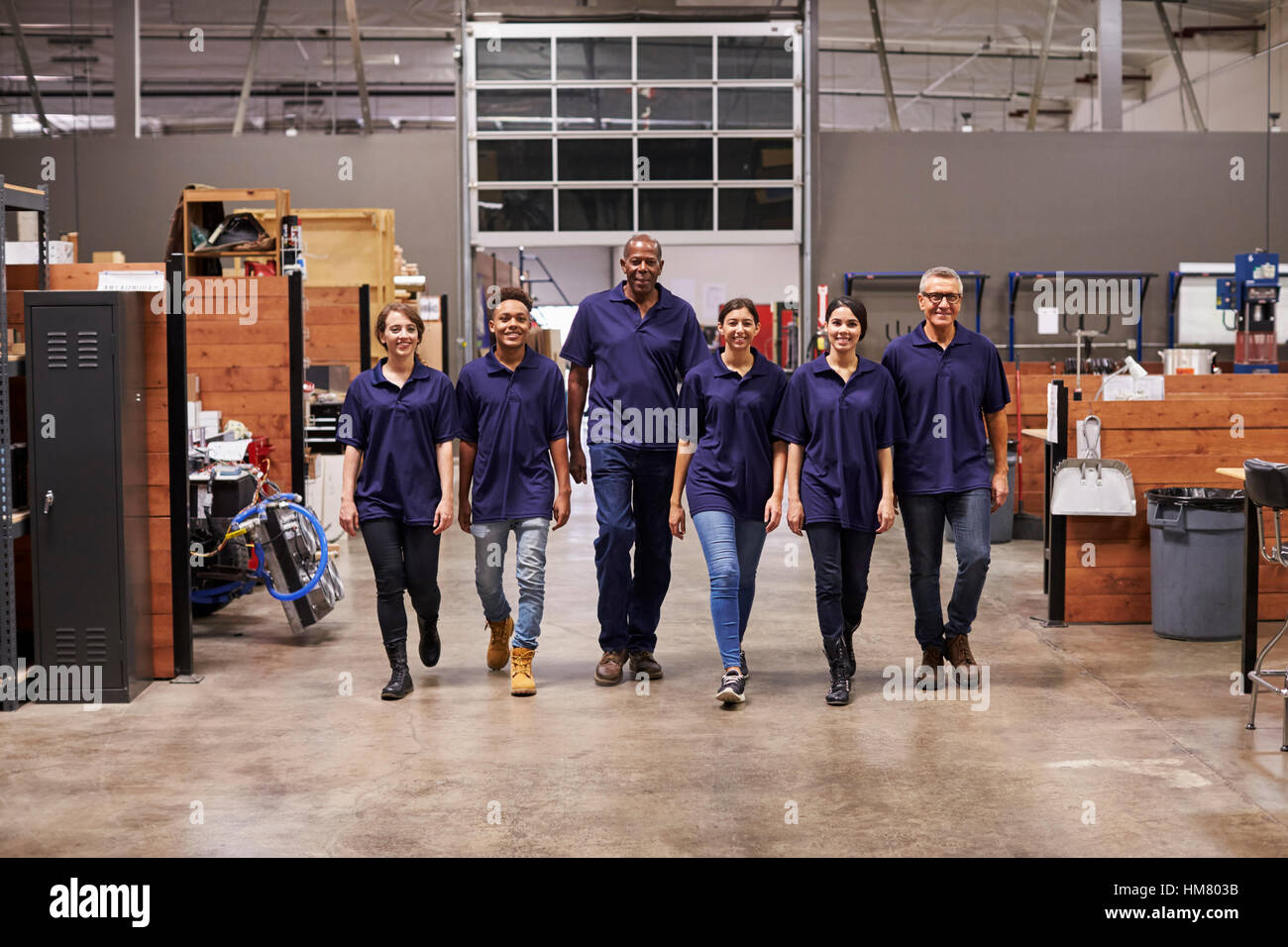 Portrait d'ingénieurs et d'apprentis dans l'usine occupée Banque D'Images