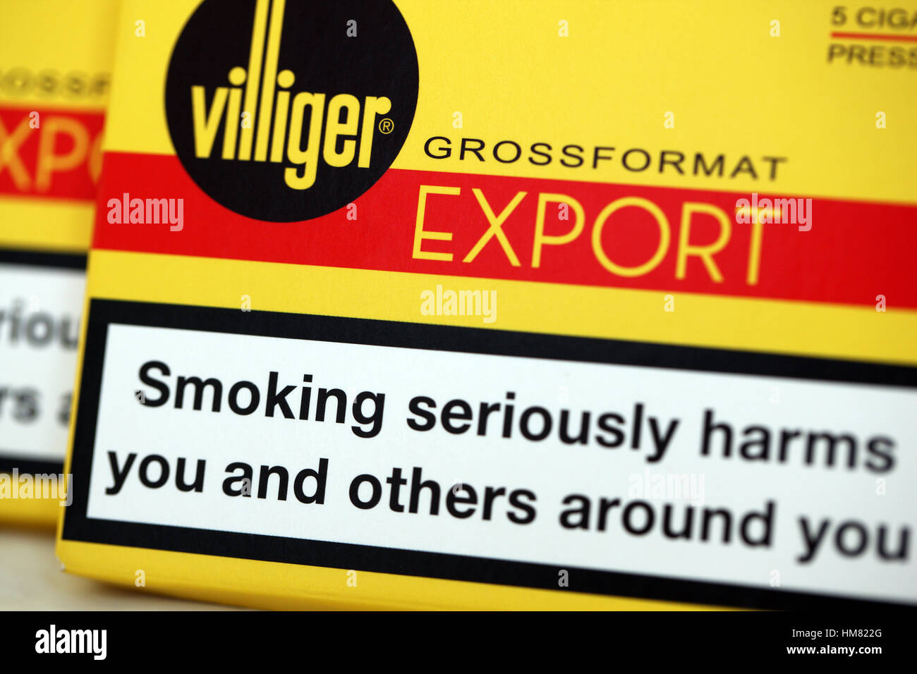 Les mises en garde sur un des paquets de cigares Villiger Banque D'Images