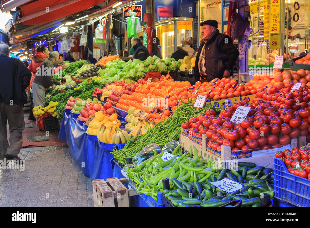 Bursa, Turquie - 23 Février 2016 : les fruits et légumes frais se distingue sur le marché libre en Bursa Turquie Banque D'Images