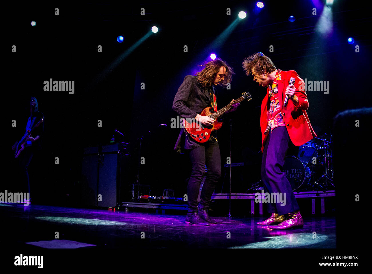 Milan, Italie. Jan 31, 2017. Le groupe de rock Cage The Elephant représenté sur scène comme ils font à fabrique en Italie. Credit : Roberto Finizio/Pacific Press/Alamy Live News Banque D'Images