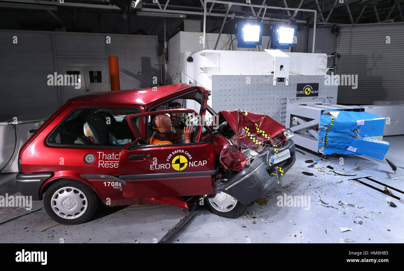 Un Rover 1997 100 après avoir été testé à Thatcham Research dans le Berskshire, pour marquer 20 ans de l'installation officielle d'essais de collision Banque D'Images