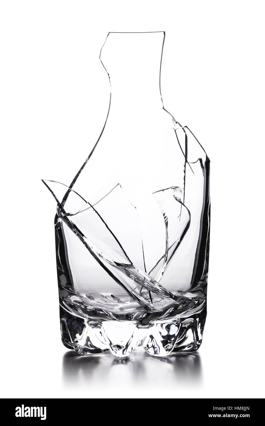 Broken verre vide isolé sur fond blanc Banque D'Images
