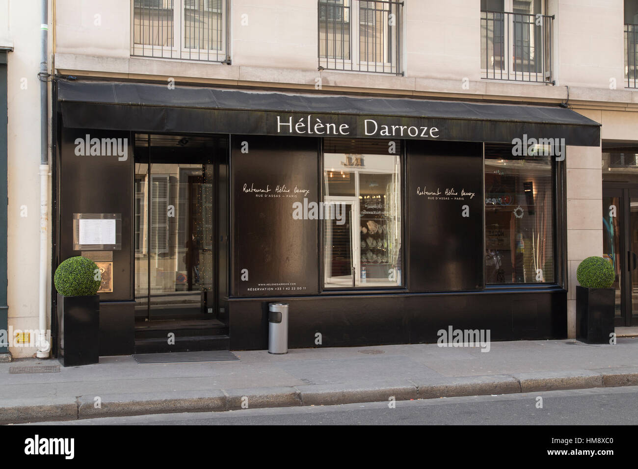 L'extérieur de l'Hélène Darroze restaurant dans le 6ème arrondissement de Paris en hiver Banque D'Images