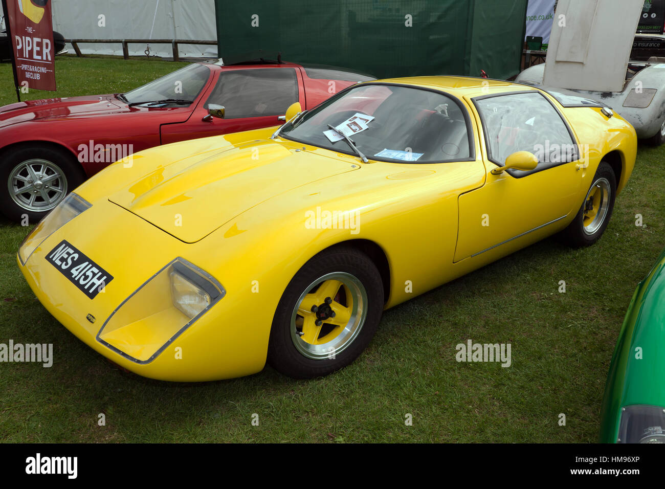 Un jaune, 1969, 1599cc, Piper GTT 446 Voiture de sport sur l'affichage à la Silverstone Classic 2016 Banque D'Images
