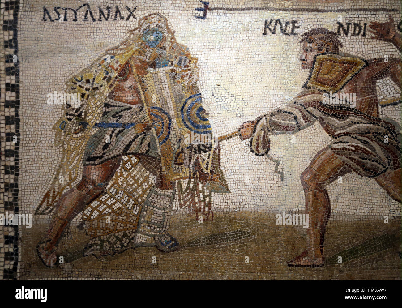 Secutor versus retiarius (net-fighter). Mosaïque. La pierre calcaire. 3e siècle. Rome. Détail cadre inférieur. Le retiarius Kalendio capture le seculor Astyanax Banque D'Images
