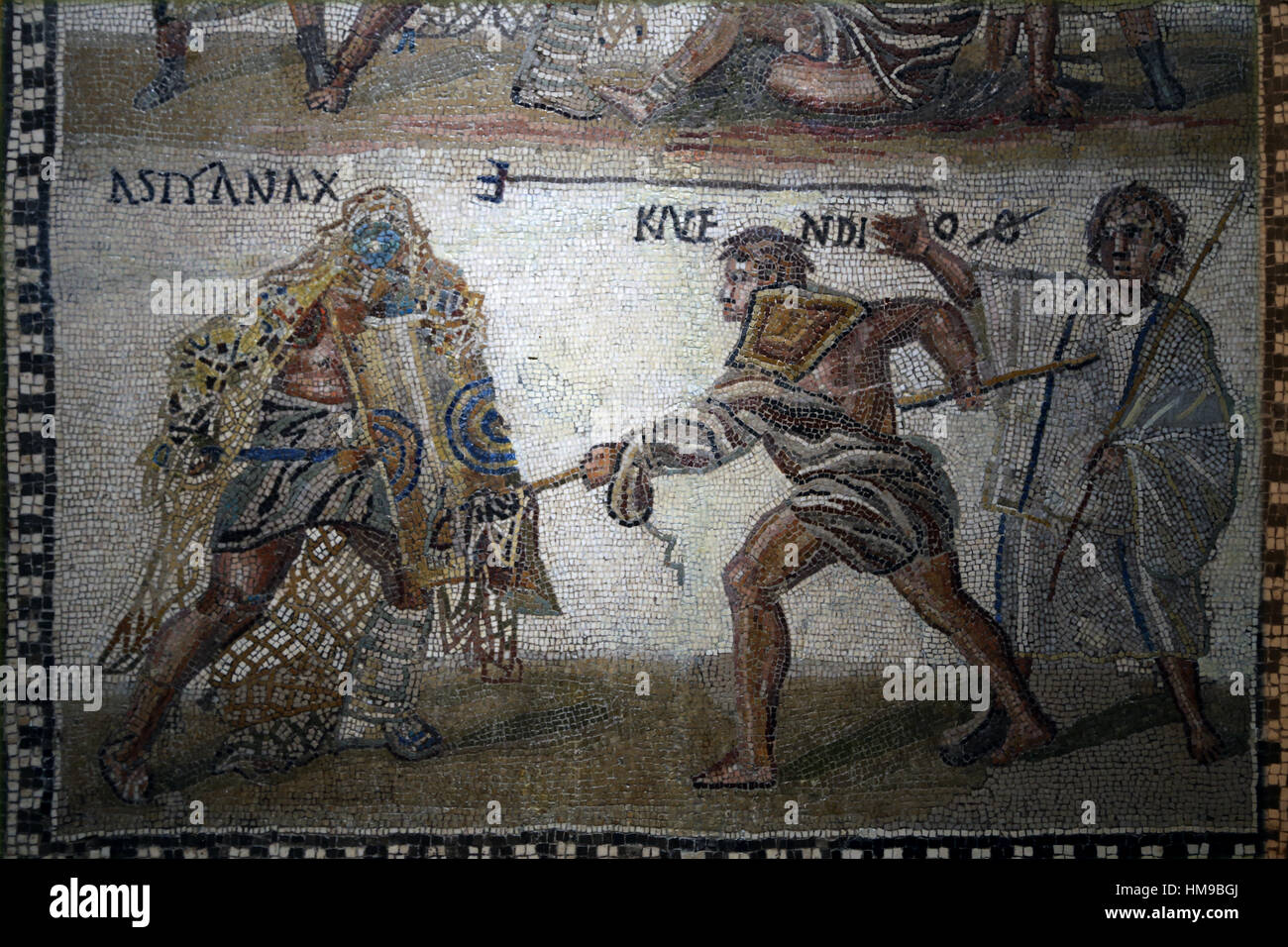 Secutor versus retiarius (net-fighter). Mosaïque. La pierre calcaire. 3e siècle. Rome. Détail cadre inférieur. Le retiarius Kalendio capture le seculor Astyanax Banque D'Images