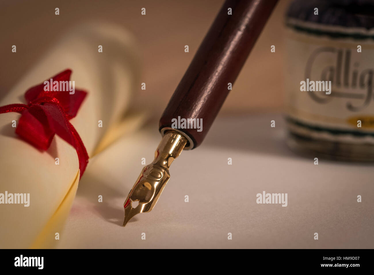 Stylo de calligraphie, Encre et papier Faire défiler Banque D'Images