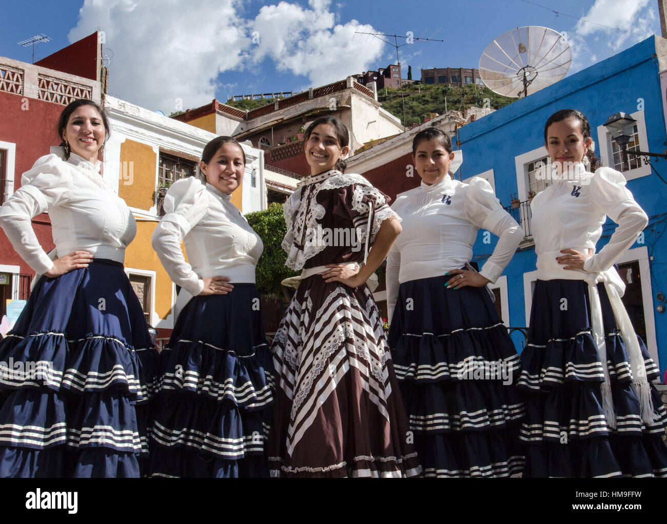 Filles mexicaines en vêtements traditionnels, Guanajuato Banque D'Images