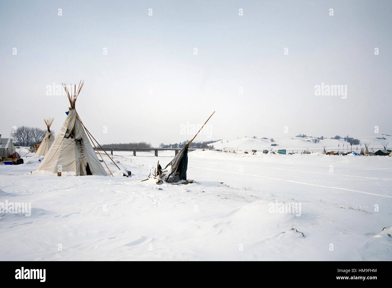 Tipi au bord de la rivière gelée Boulet, Boulet, Dakota du Nord, USA, Janvier 2017 Banque D'Images