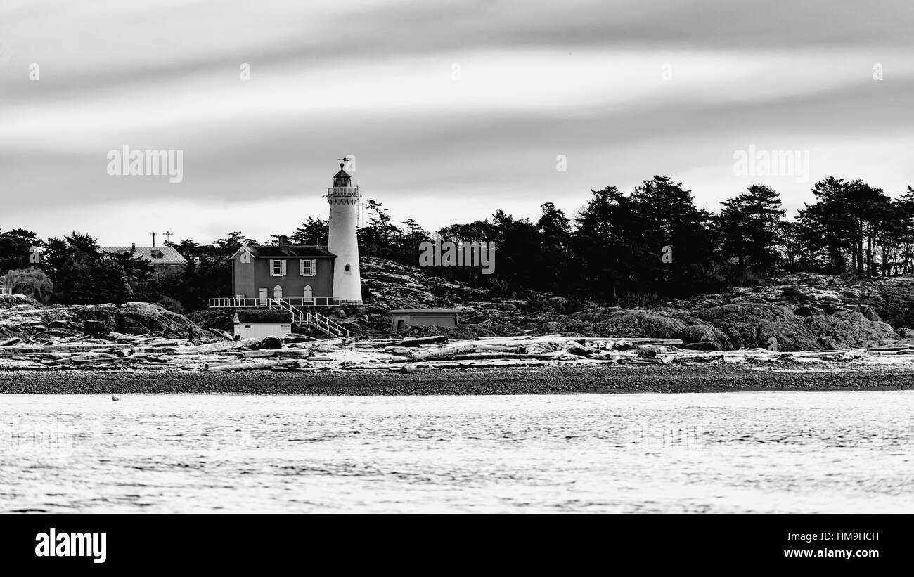 Lieu historique national du Canada des capacités des séries en noir et blanc - magnifique phare de Fisgard historique jusqu'à l'entrée d'Esquimalt zoom 3. Banque D'Images