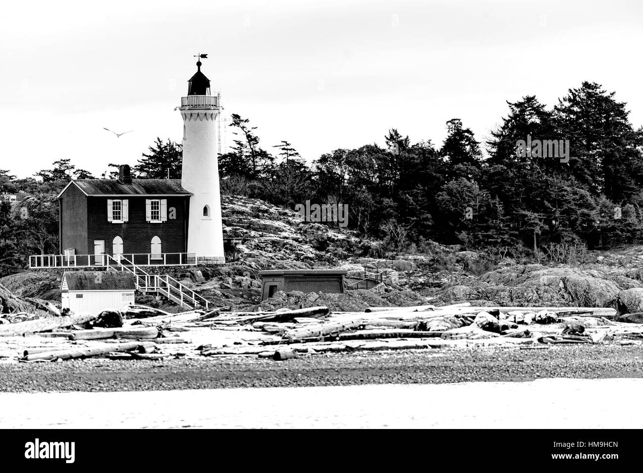 Lieu historique national du Canada des capacités des séries en noir et blanc - magnifique phare de Fisgard historique jusqu'à l'entrée d'Esquimalt zoom 1. Banque D'Images