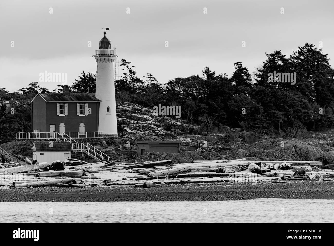 Lieu historique national du Canada des capacités des séries en noir et blanc - magnifique phare de Fisgard historique jusqu'à l'entrée d'Esquimalt zoom 2. Banque D'Images