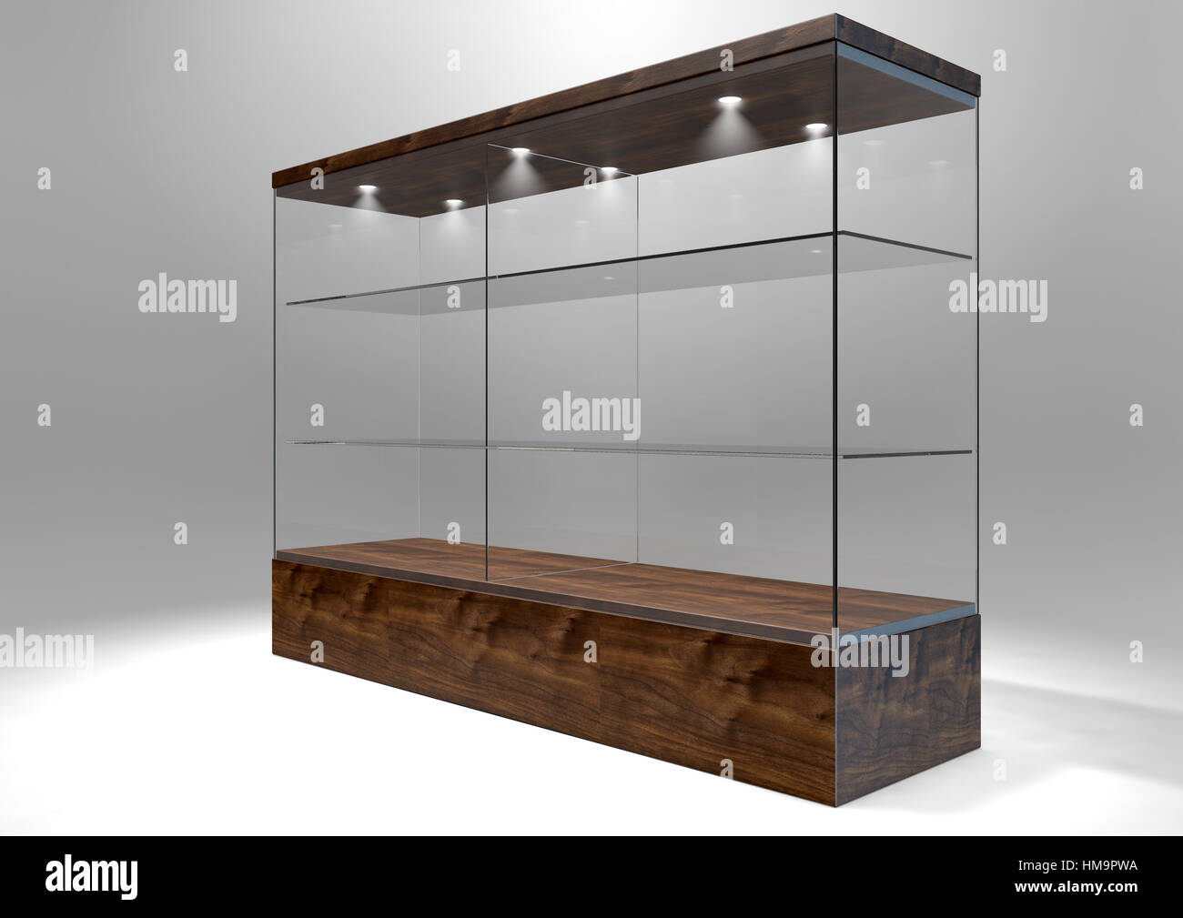 Un écran en verre rectangulaire vide armoire avec base en bois et couvercle et étagères en verre sur un fond de studio isolé - le rendu 3D Banque D'Images