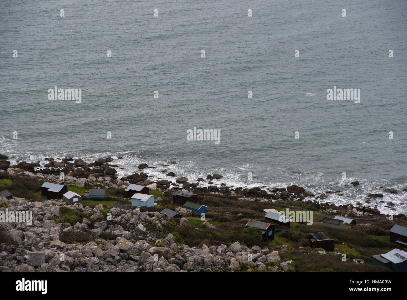 L'Anse de Chesil, Portland, Dorset, UK. Cabines de plage de Chesil à couvrir à partir de ci-dessus. Banque D'Images