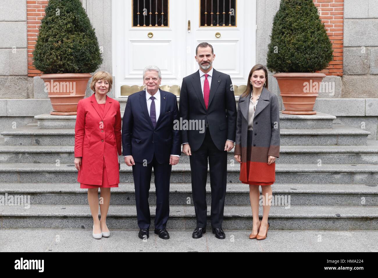 Rois Felipe VI et Letizia d'Espagne reçoivent le président de la République fédérale d'Allemagne, Joachim Gauck et sa femme Daniela Schadt au Palais de la Zarzuela. Le 01/02/2017 Banque D'Images