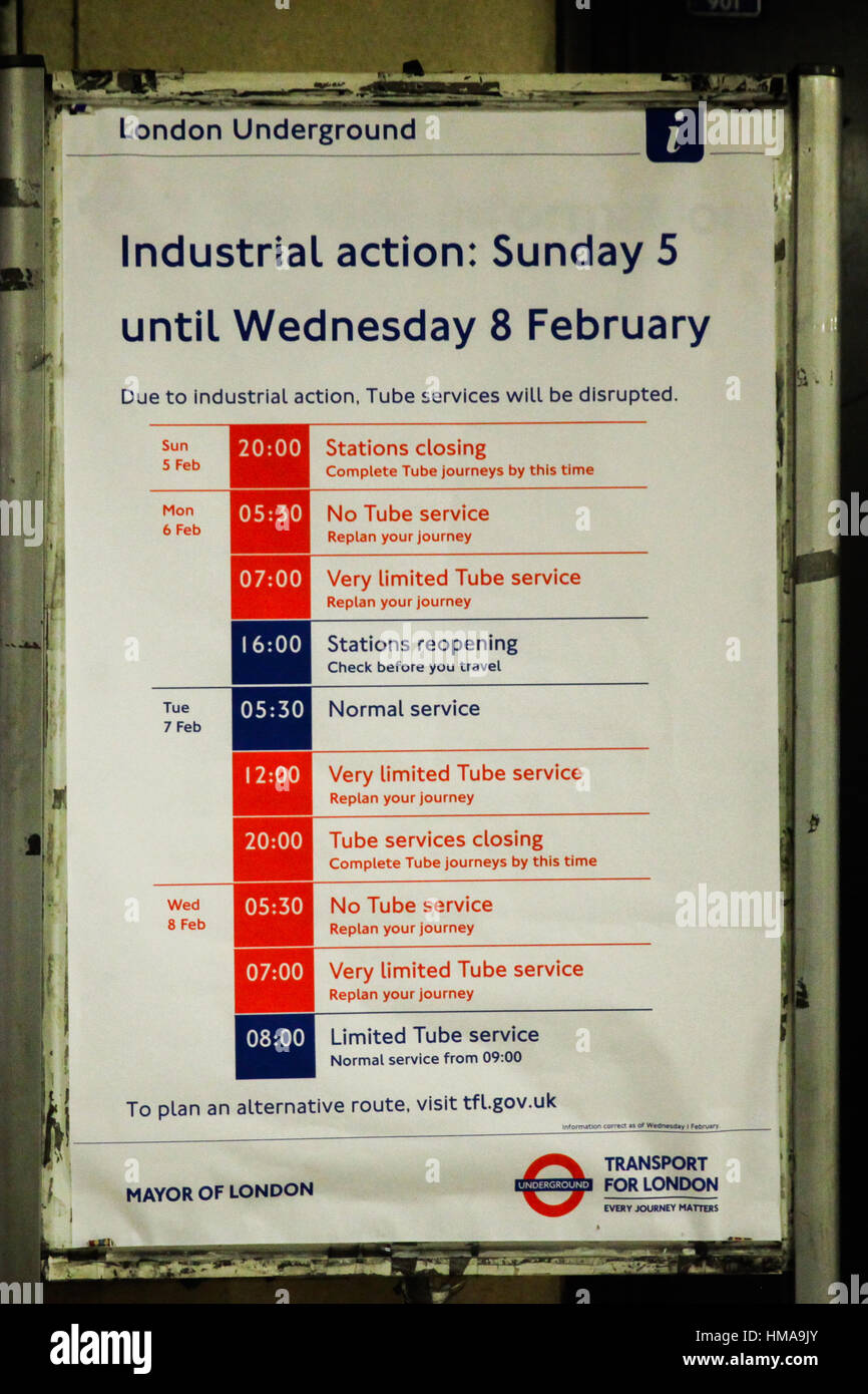 Manor House, Londres, Royaume-Uni. 2e Février, 2017. Les banlieusards passent par London Underground tube affiche grève à Manor House. L'action industrielle pour commencer le dimanche 5 mai au mercredi 8e 10 févr. crédit : Dinendra Haria/Alamy Live News Banque D'Images