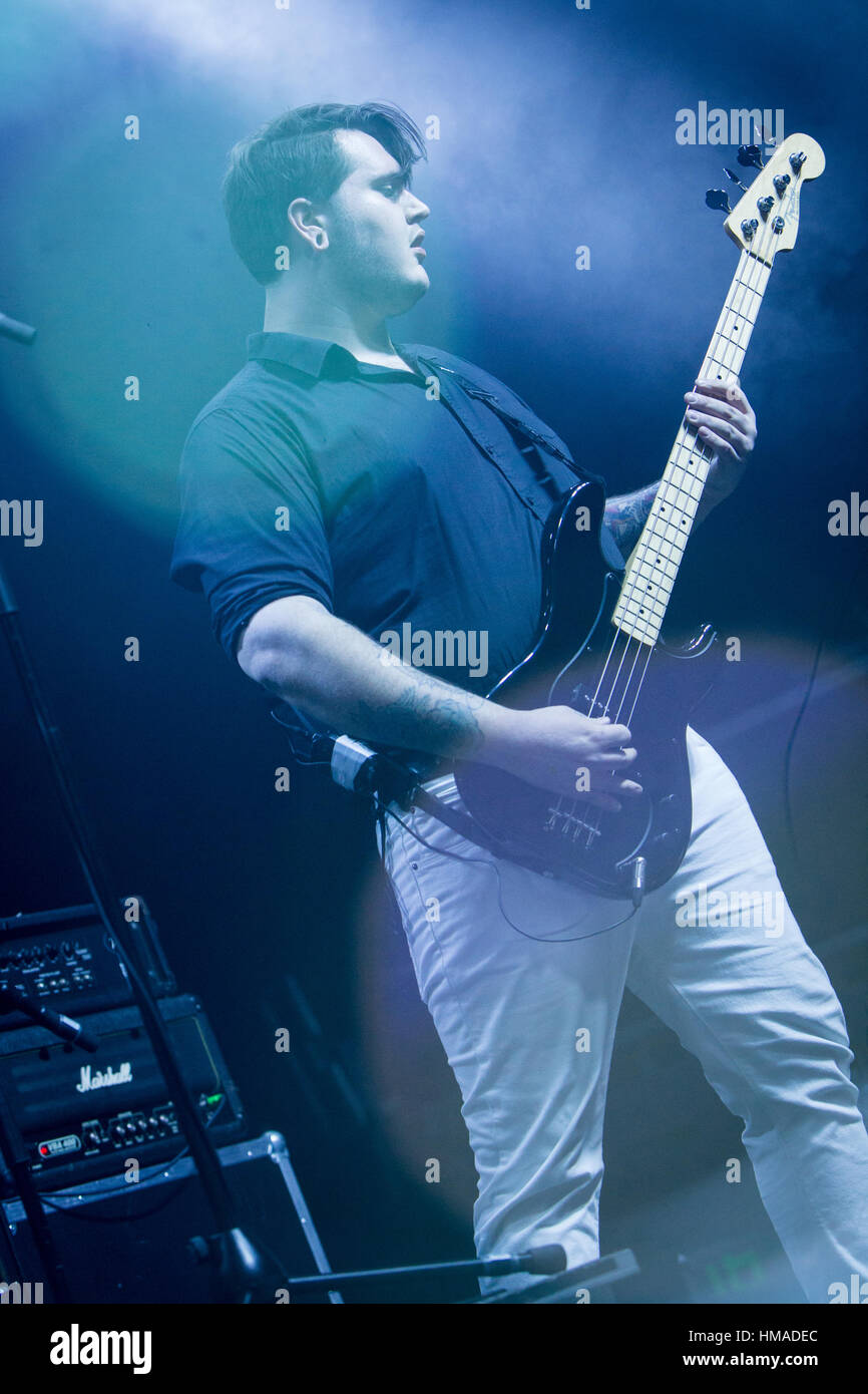 Milan, Italie. 09Th Feb 2017. Le groupe de punk hardcore Anglais Frank Carter et le Rattlesnakesperforms vivent à la fabrique de l'ouverture du show de Biffy Clyro Crédit : Rodolfo Sassano/Alamy Live News Banque D'Images