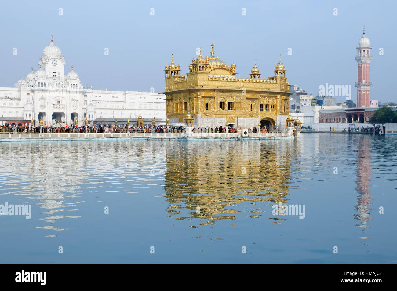 L'Inde, d'Amritsar - 30 novembre : pèlerins dans la file d'attente pour le temple d'Or (Sri Harimandir Sahib), Amritsar en Novembre 30, 2009 Banque D'Images