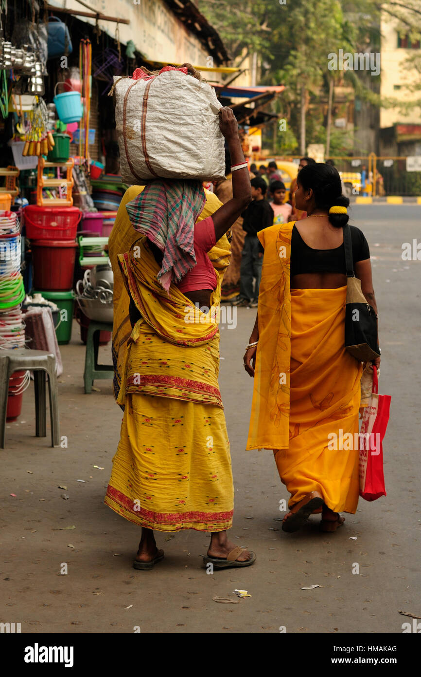 Les femmes indiennes pas de la rue, l'Inde, kolkata. voir plus de photos pour l'Inde Banque D'Images