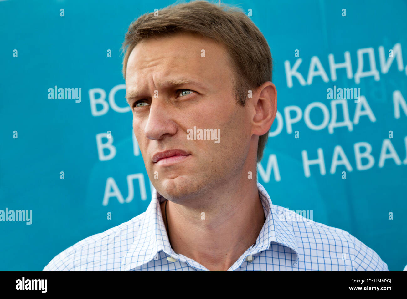 Le chef de l'opposition russe Alexei Navalny parle aux électeurs et aux partisans dans le parc pendant la campagne électorale pour le maire de Moscou, en Russie Banque D'Images