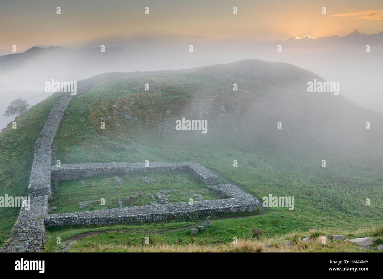 Mur d'Hadrien : Milecastle 39 au château de Nick sur un matin d'automne brumeux Banque D'Images